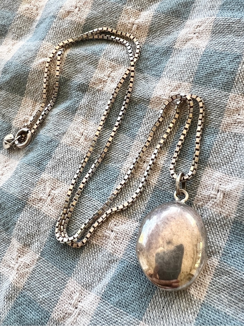Vintage sterling silver oval photo locket on 15.75” chain Spain pendant necklace